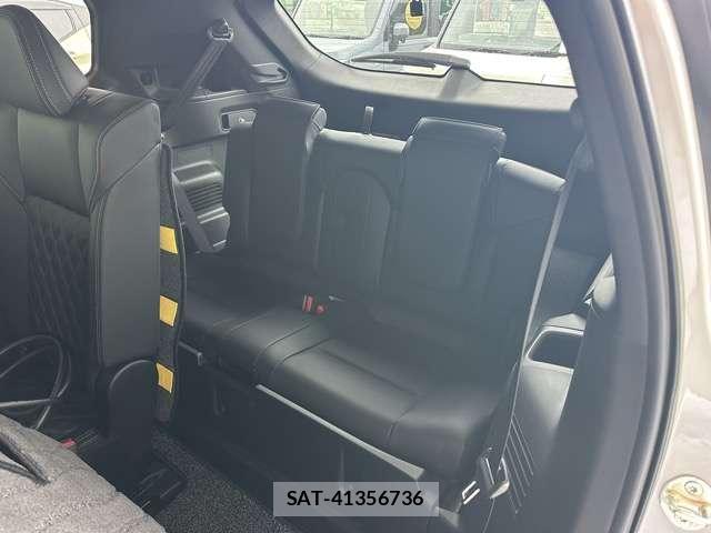 Mitsubishi OUTLANDER 2023-05 8218266-10