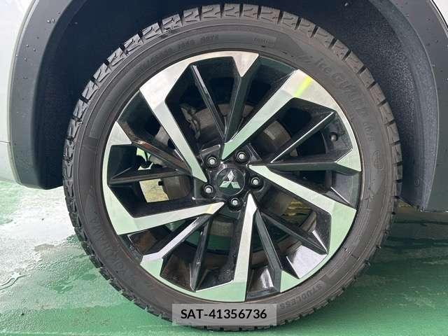 Mitsubishi OUTLANDER 2023-05 8218266-16