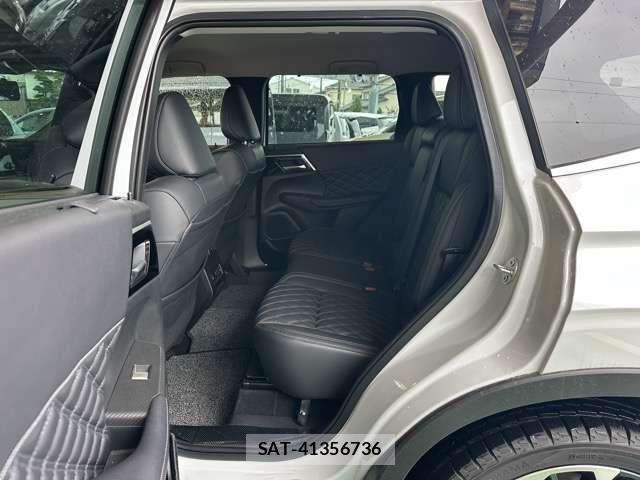 Mitsubishi OUTLANDER 2023-05 8218266-5