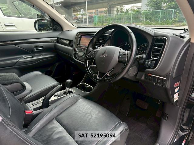 Mitsubishi OUTLANDER 2016-03 8222948-14