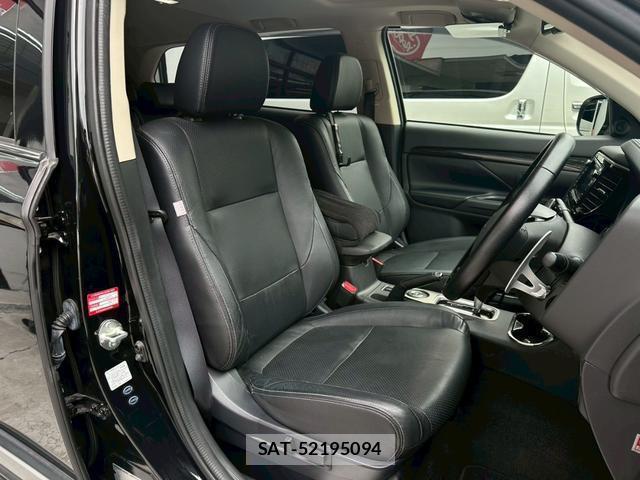 Mitsubishi OUTLANDER 2016-03 8222948-2