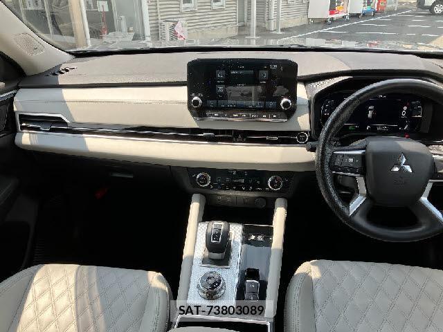 Mitsubishi OUTLANDER 2023-07 8224844-1