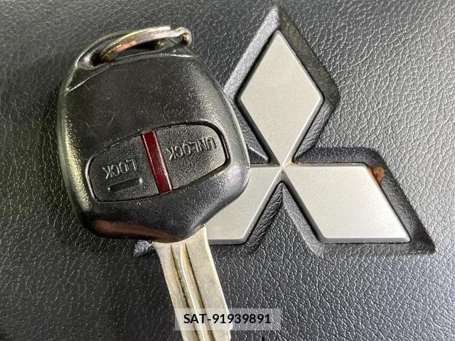 Mitsubishi PAJERO MINI 2012-10 8220892-6
