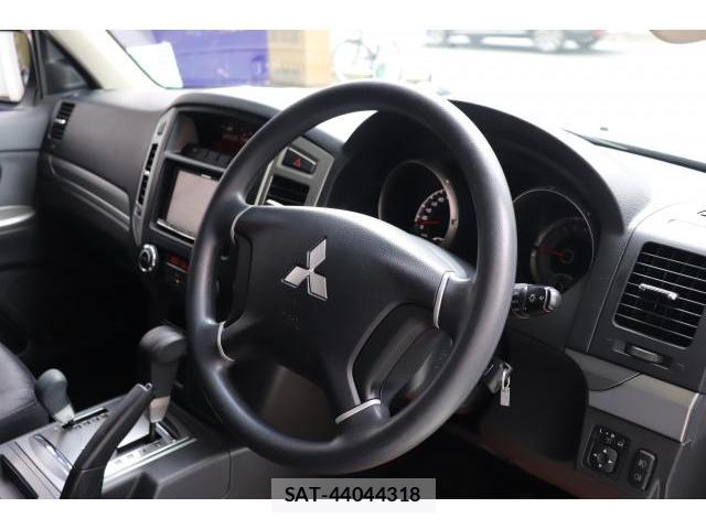 Mitsubishi PAJERO 2015-09 8222490-17