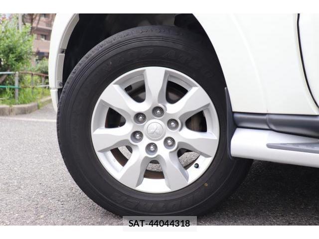 Mitsubishi PAJERO 2015-09 8222490-8