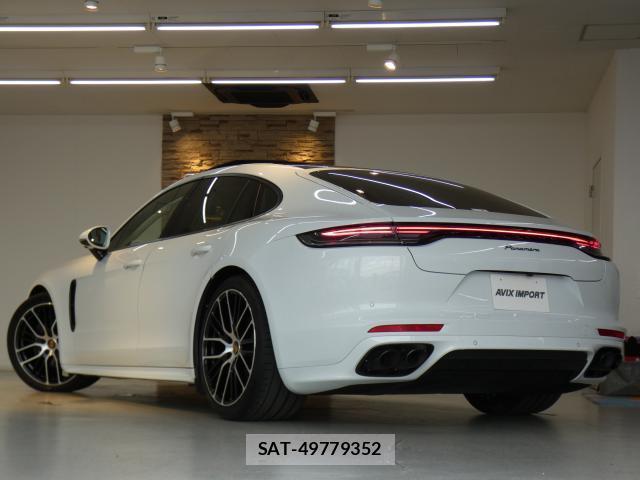 Porsche PANAMERA 2021-06 8220080-1
