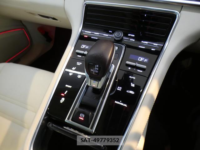 Porsche PANAMERA 2021-06 8220080-13