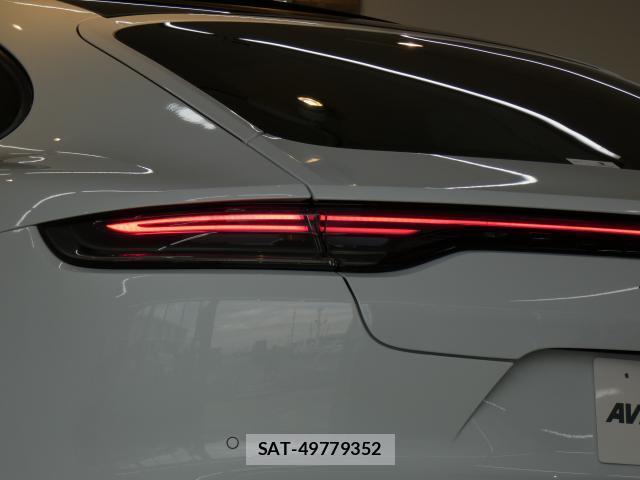 Porsche PANAMERA 2021-06 8220080-3
