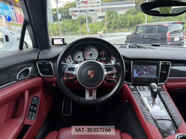 Porsche PANAMERA 2015-01 8220919-1