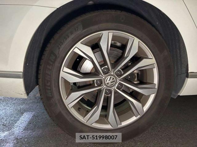 VolksWagen PASSAT VARIANT 2016-03 8223134-7