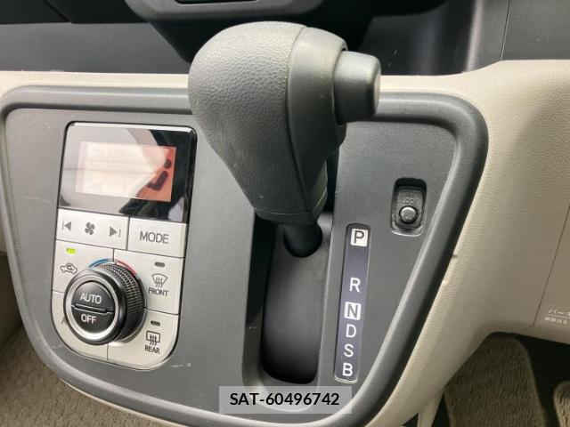 Toyota PASSO 2016-11 8217205-17