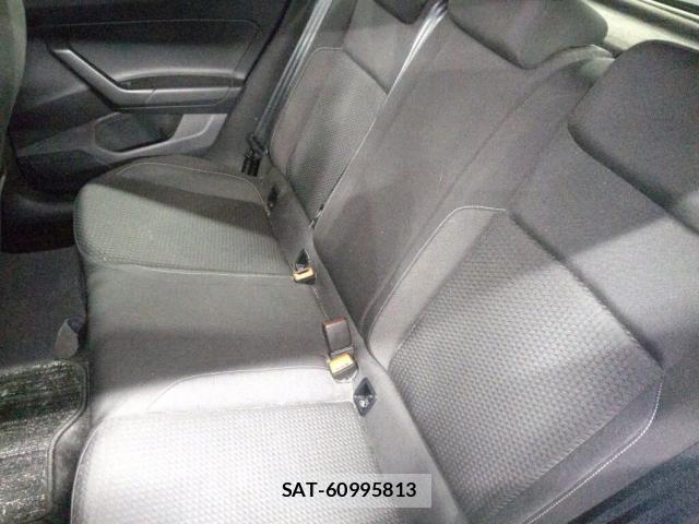 VolksWagen POLO 2021-05 8218962-3