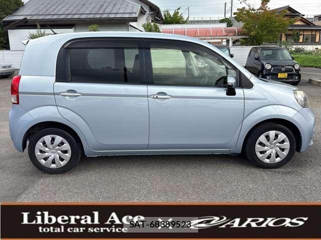 Toyota PORTE 2013-09 8218474-3