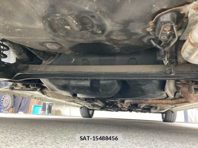 Toyota PORTE 2012-09 8219839-2
