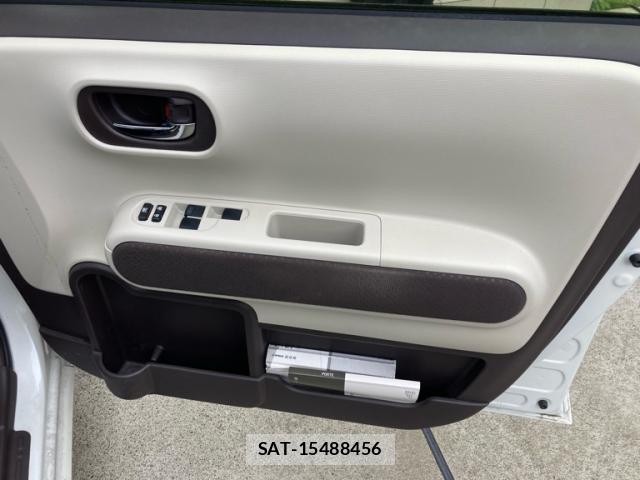 Toyota PORTE 2012-09 8219839-6