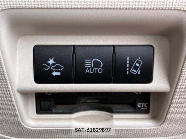 Toyota PORTE 2016-09 8221822-12