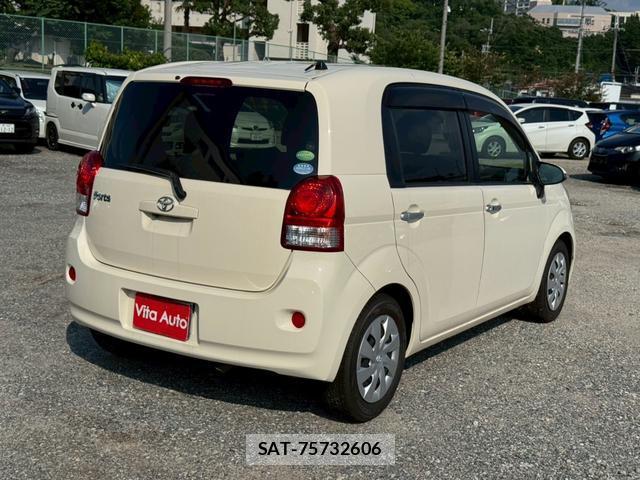 Toyota PORTE 2012-08 8221876-11