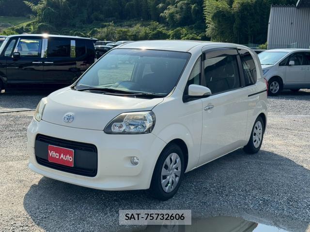 Toyota PORTE 2012-08 8221876-16