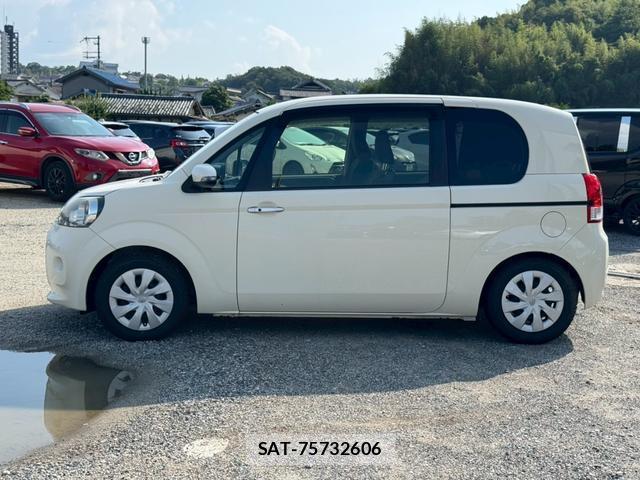 Toyota PORTE 2012-08 8221876-2
