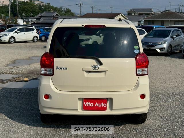 Toyota PORTE 2012-08 8221876-3