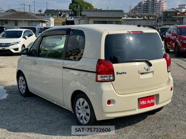 Toyota PORTE 2012-08 8221876-4