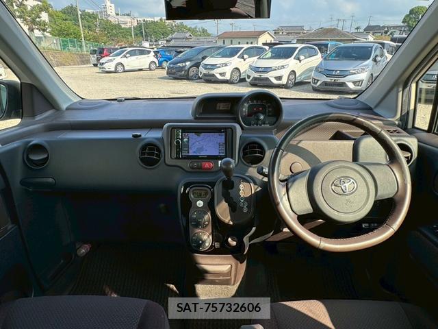 Toyota PORTE 2012-08 8221876-5