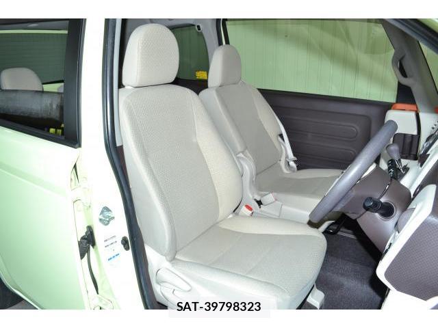 Toyota PORTE 2013-11 8222579-5