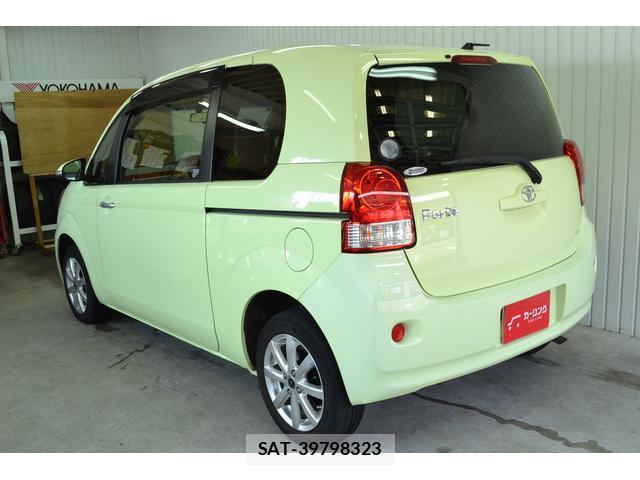 Toyota PORTE 2013-11 8222579-9