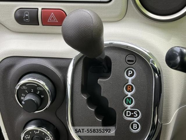 Toyota PORTE 2012-11 8225280-17
