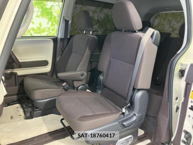 Toyota PORTE 2012-09 8225303-5