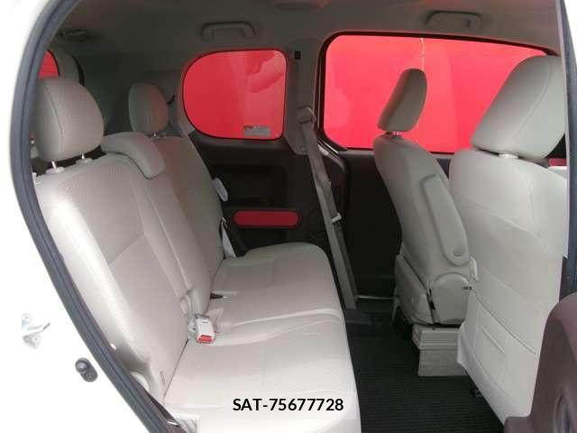 Toyota PORTE 2016-04 8225652-13