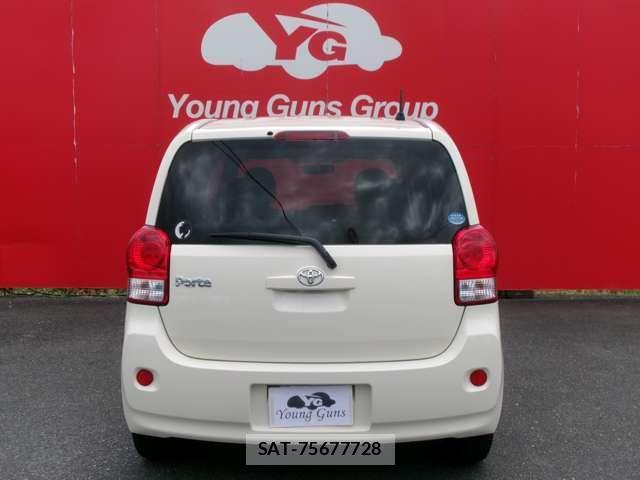 Toyota PORTE 2016-04 8225652-18