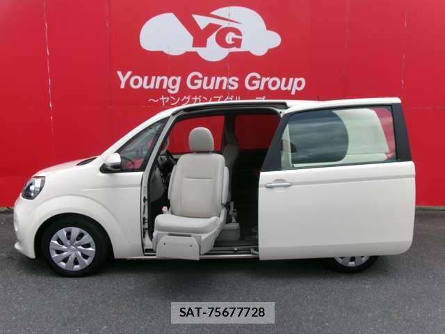 Toyota PORTE 2016-04 8225652-5