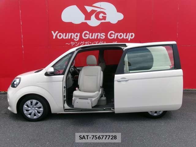Toyota PORTE 2016-04 8225652-6