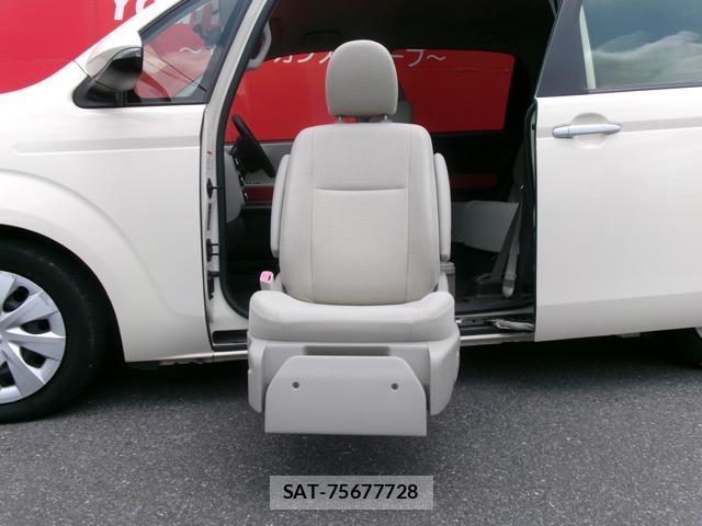 Toyota PORTE 2016-04 8225652-9