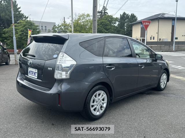 Toyota PRIUS ALPHA 2012-02 8217317-1