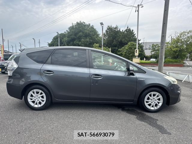 Toyota PRIUS ALPHA 2012-02 8217317-3