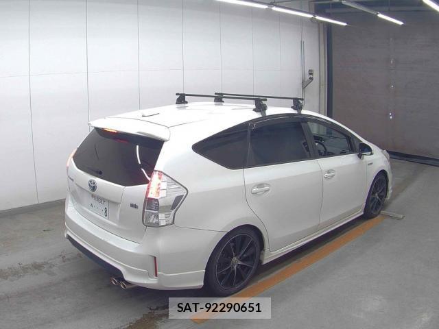 Toyota PRIUS ALPHA 2013-09 8218037-1