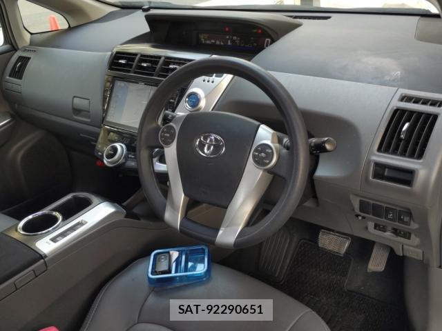 Toyota PRIUS ALPHA 2013-09 8218037-2