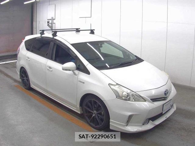 Toyota PRIUS ALPHA 2013-09 8218037-3