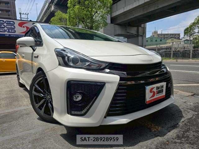 Toyota PRIUS ALPHA 2017-12 8218766-1