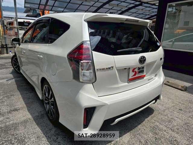 Toyota PRIUS ALPHA 2017-12 8218766-2