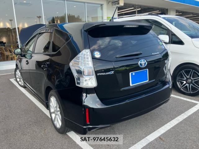 Toyota PRIUS ALPHA 2013-10 8219214-1