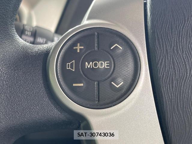 Toyota PRIUS ALPHA 2012-03 8219516-18