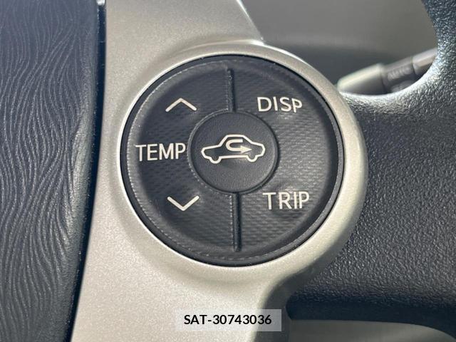 Toyota PRIUS ALPHA 2012-03 8219516-19