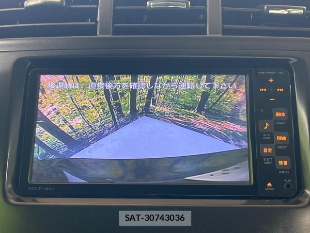 Toyota PRIUS ALPHA 2012-03 8219516-3