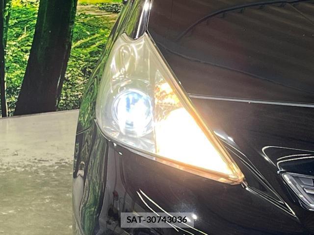 Toyota PRIUS ALPHA 2012-03 8219516-9