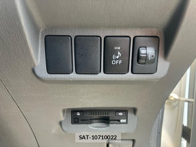 Toyota PRIUS ALPHA 2012-09 8219761-16