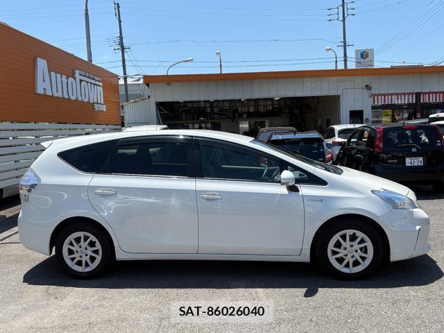 Toyota PRIUS ALPHA 2011-08 8220696-17