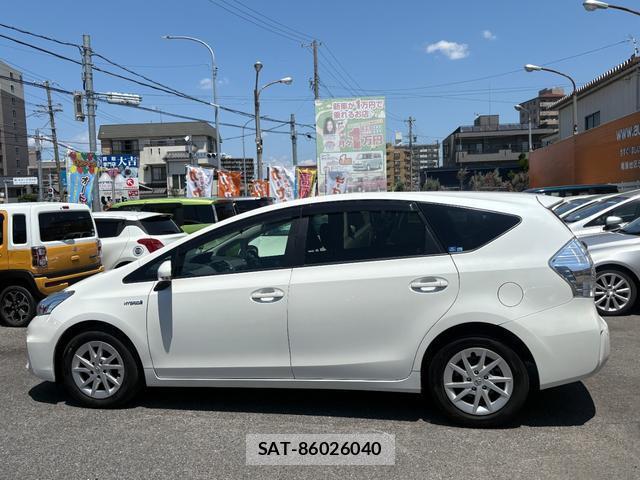 Toyota PRIUS ALPHA 2011-08 8220696-19
